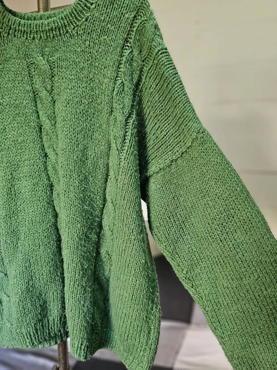 Suéter verde de tricot  - Foto 2