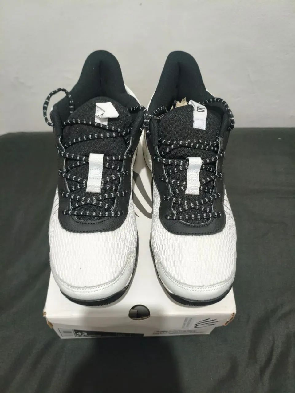 Tênis under Armour curry 327 Whithe