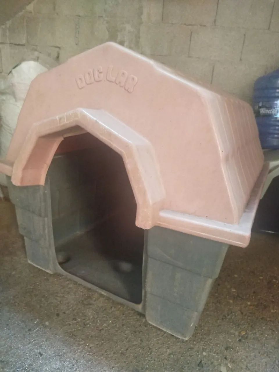 Casinha de cachorro+ suporte de água e comida 