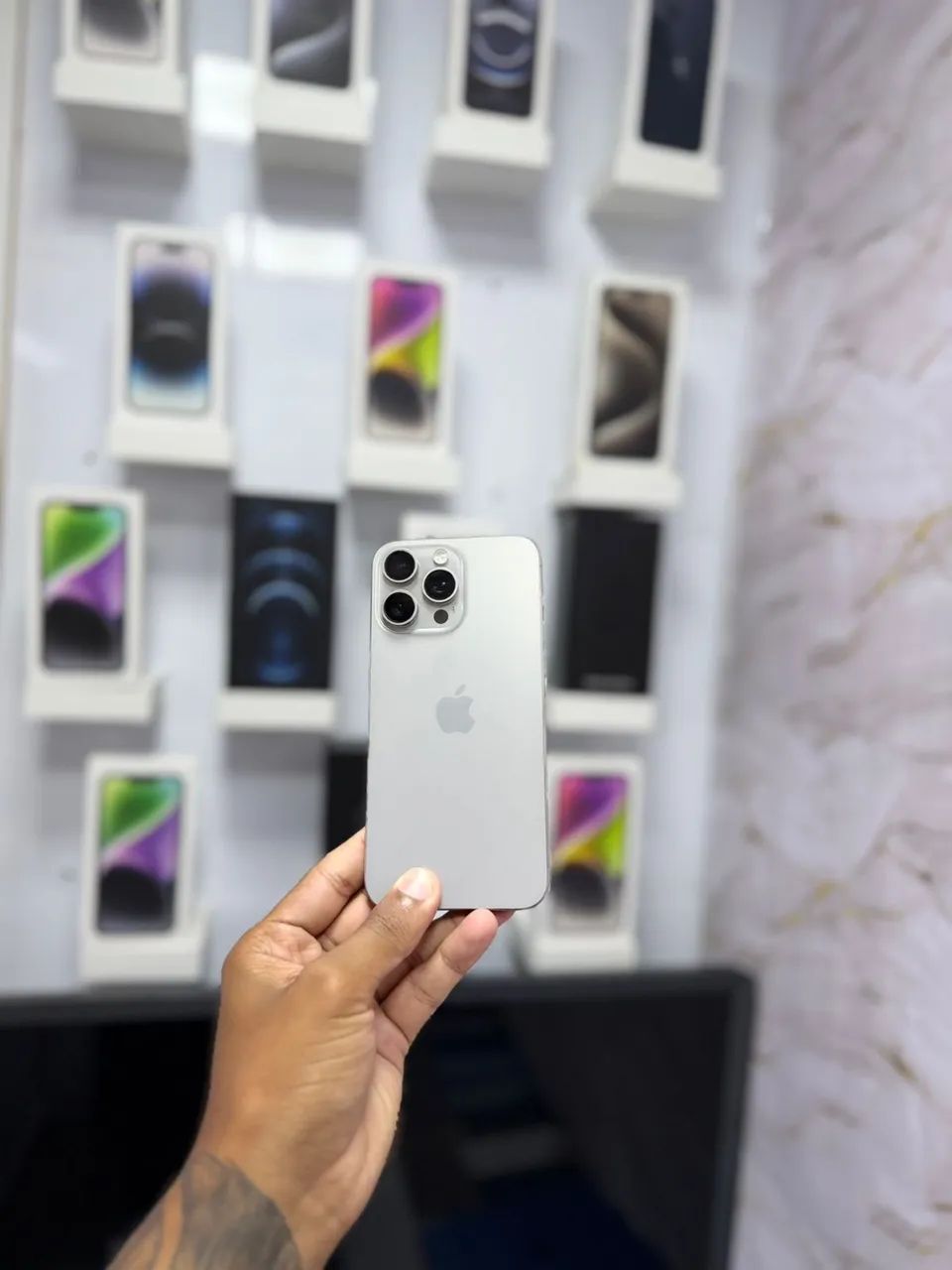IPHONE 15 PRO MAX  - 256GB NATURAL ?4.699 - Foto 3