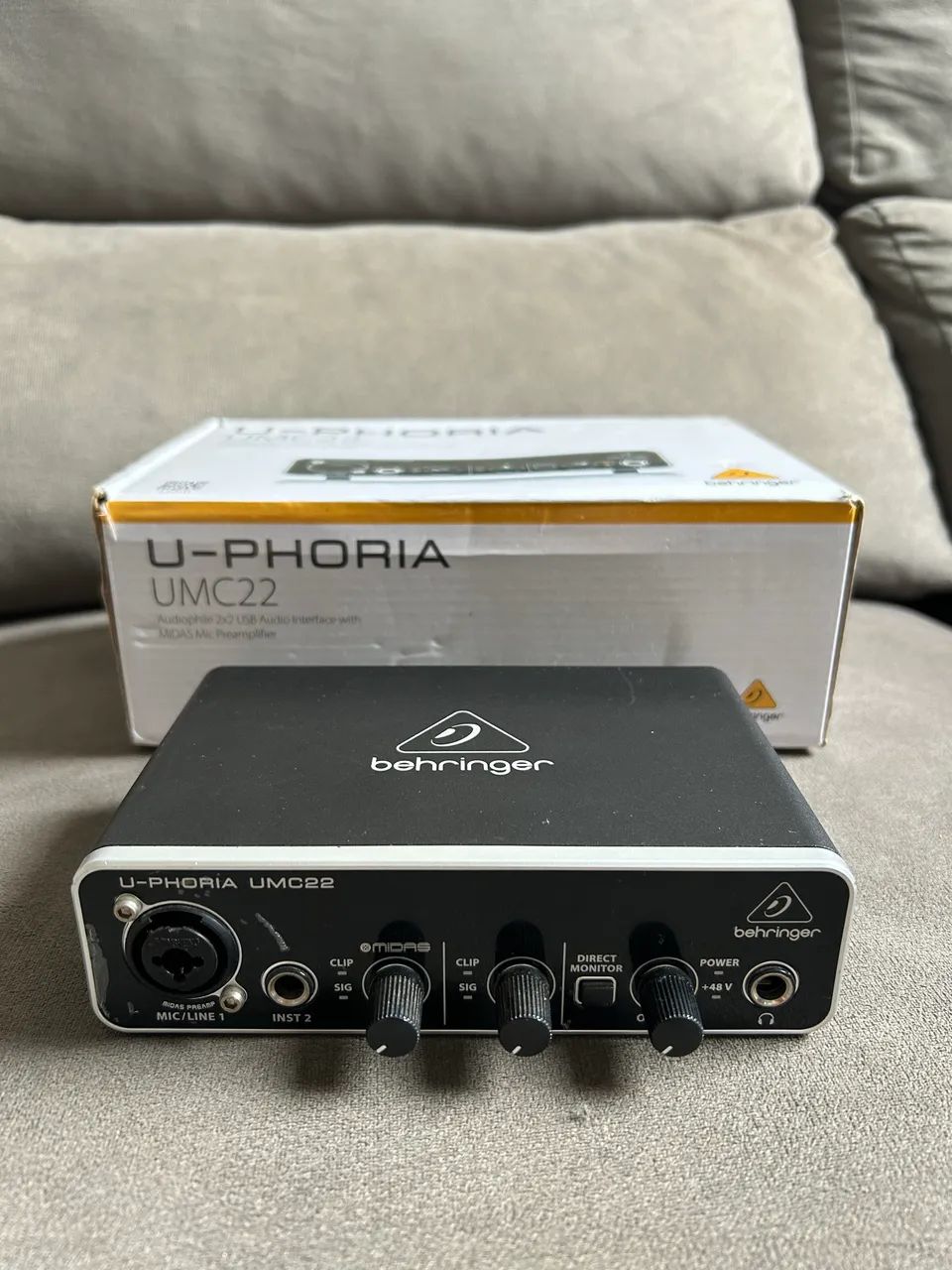 Interface de áudio Behringer UMC22