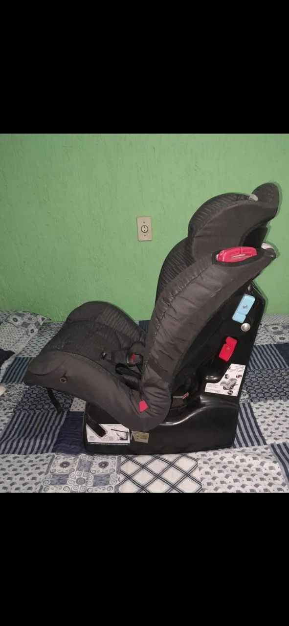 Cadeira pra carro Burigotto de 0 á 36kg. Em boas condições de uso.  - Foto 2