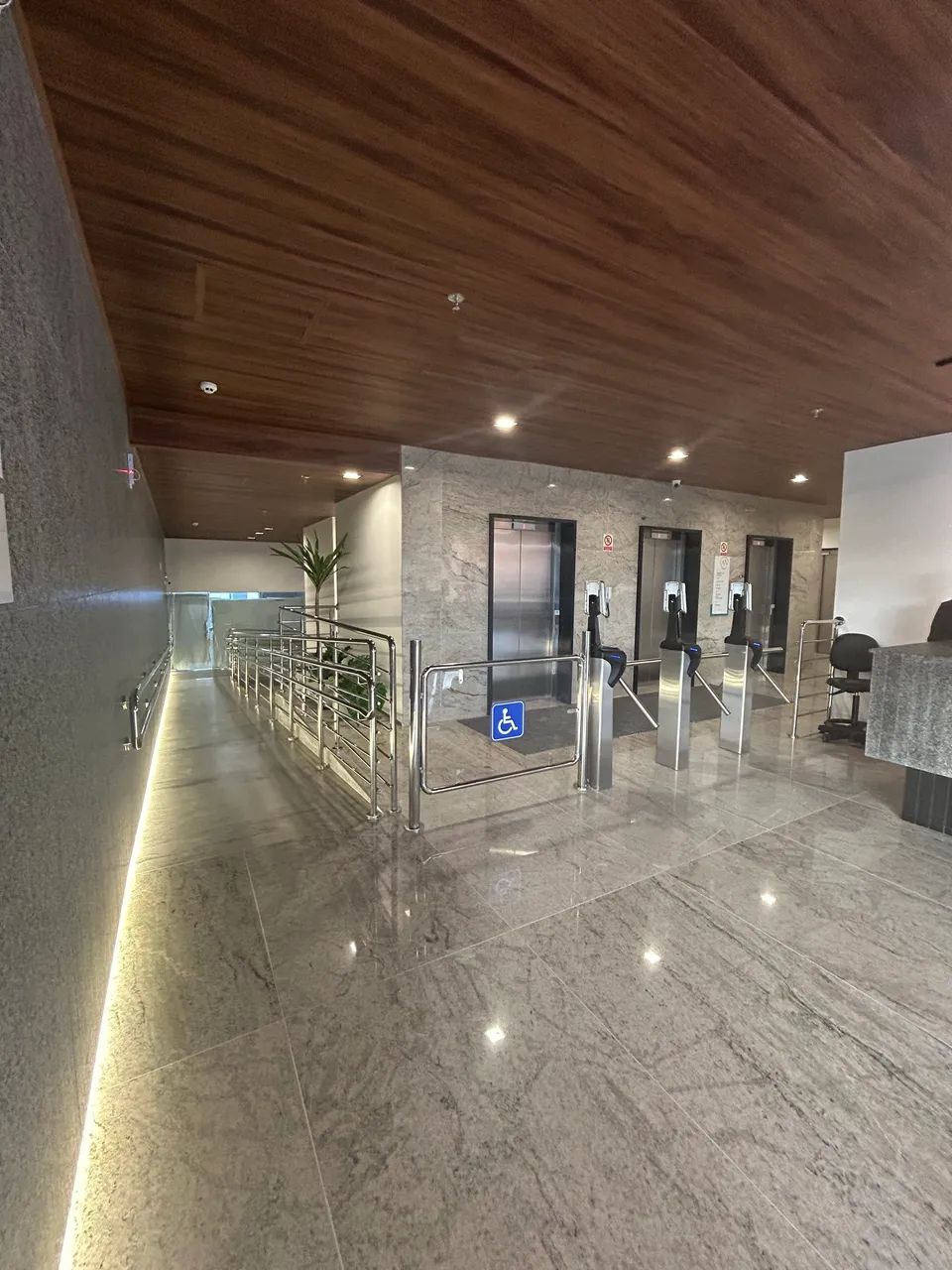 Alugo/   sala comercial/ loja / térreo/ no Harmony Farol - Térreo  - Foto 7