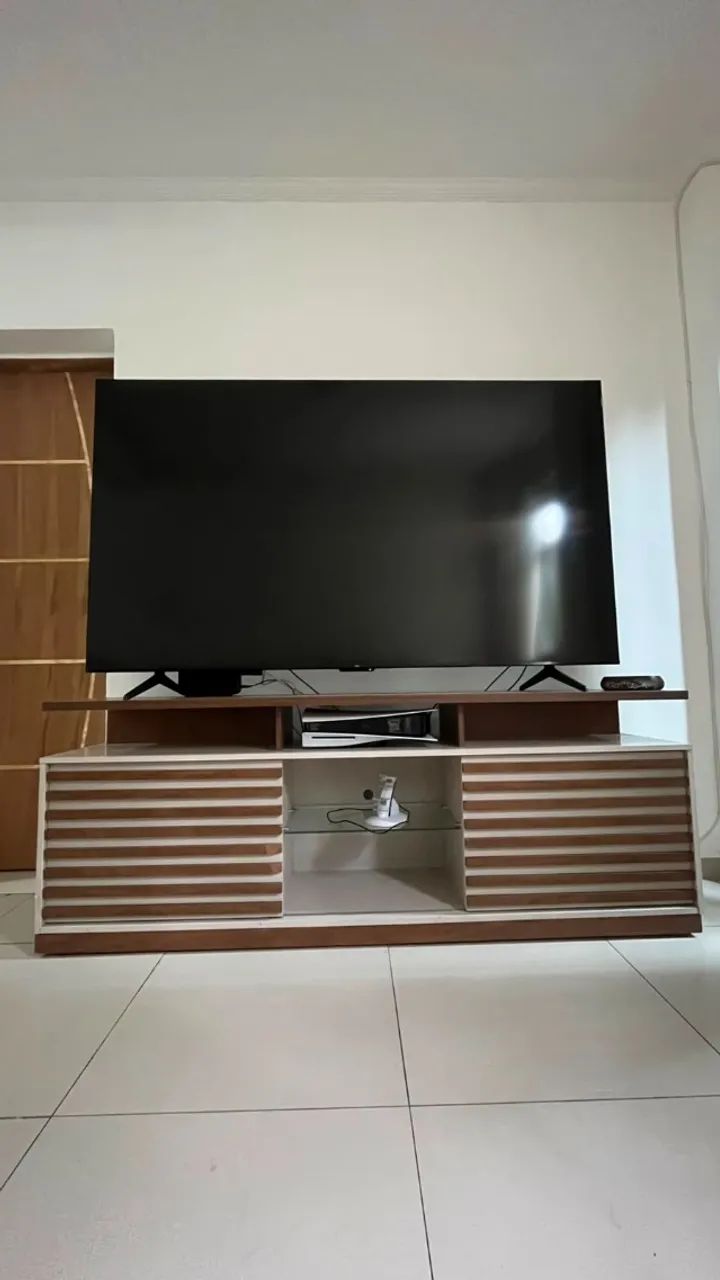 Vendo Rack de sala bem conservado, porém com algumas marcas de uso. 