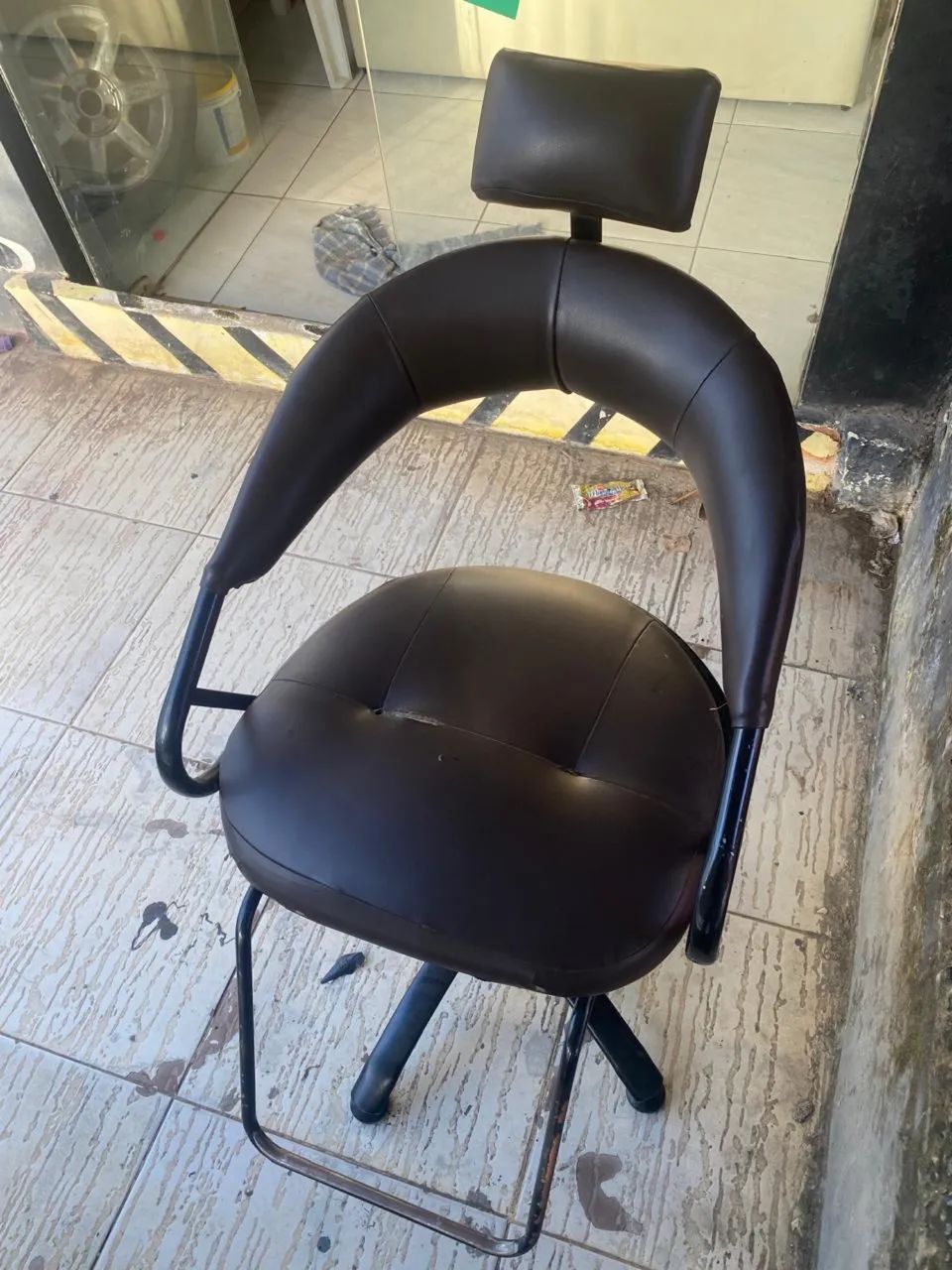 Vendo cadeira barbeiro - Foto 2
