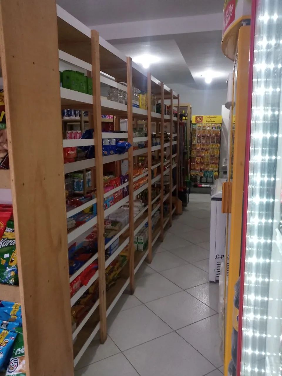 Vende-se mercearia com instalação completa