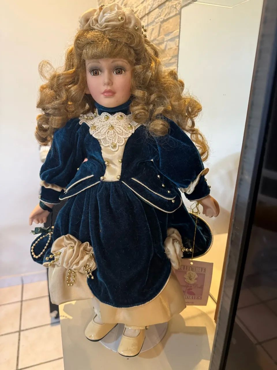Linda boneca de porcelana  - Foto 2