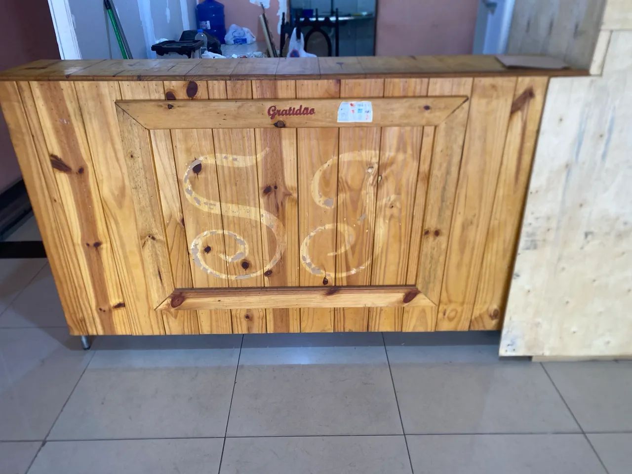 Restaurant counter
