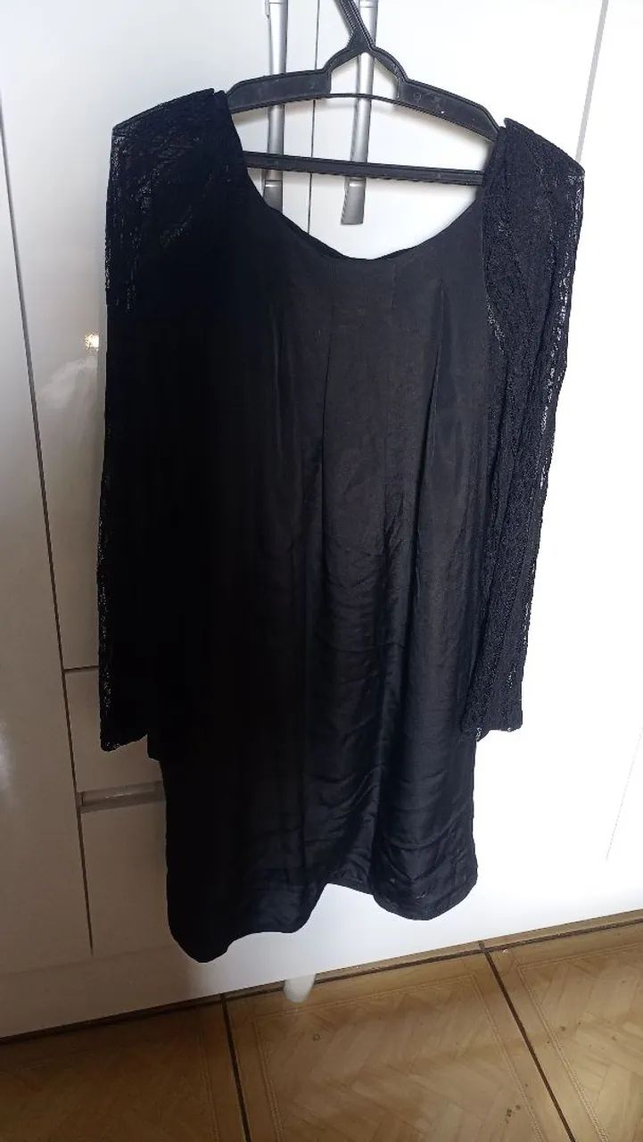 Vestido feminino preto com manga em renda 