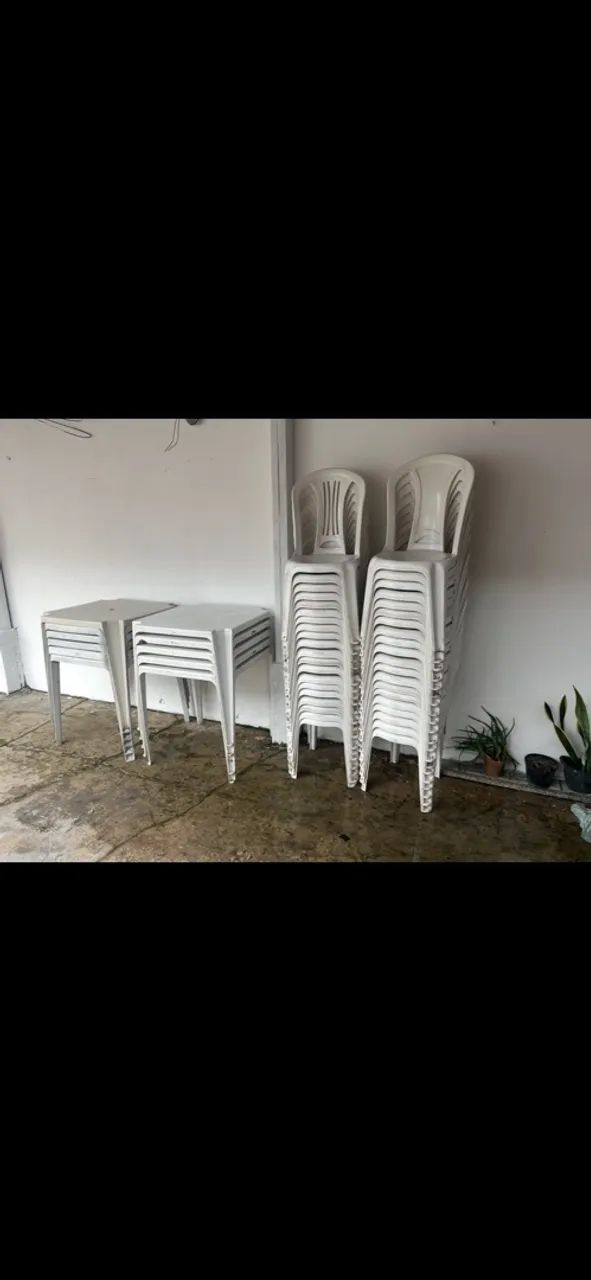 Mesas e cadeiras 