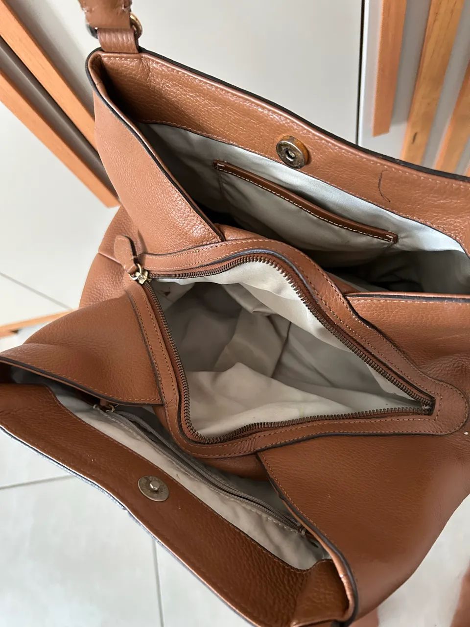 Bolsa grande de couro Arezzo  - Foto 4