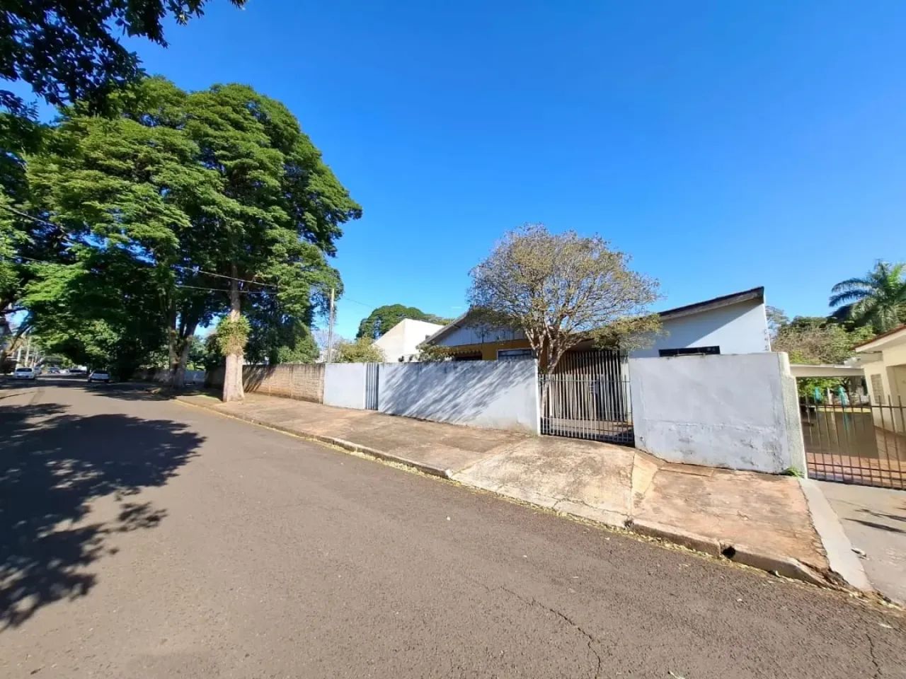 Terreno de esquina com 525 m² Vila Morangueira em Maringá -PR.
