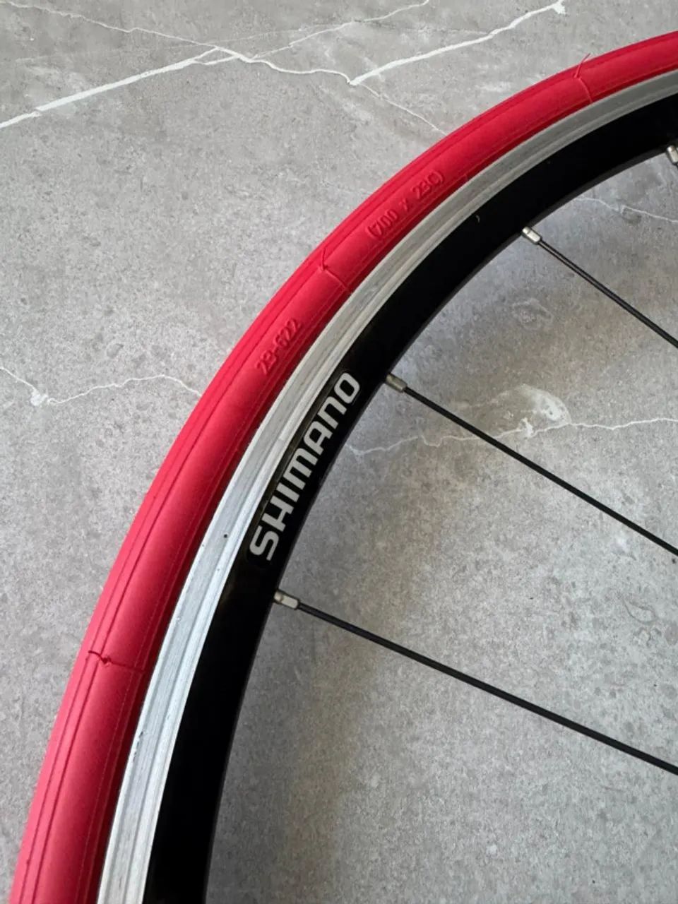 Roda para Bicicleta(Traseira Shimano RS 010) + Pneu Vittoria para treino no rolo 700x23 - Foto 2