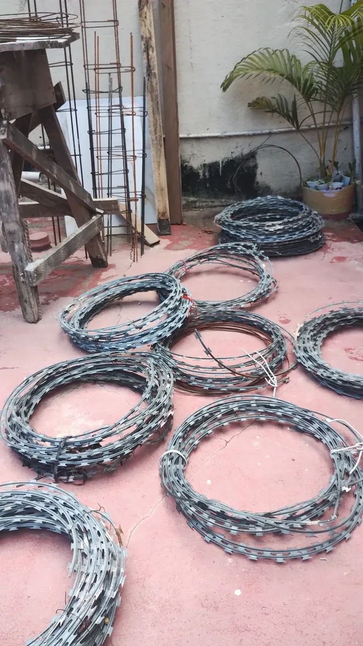 Selling barbed wire coil
