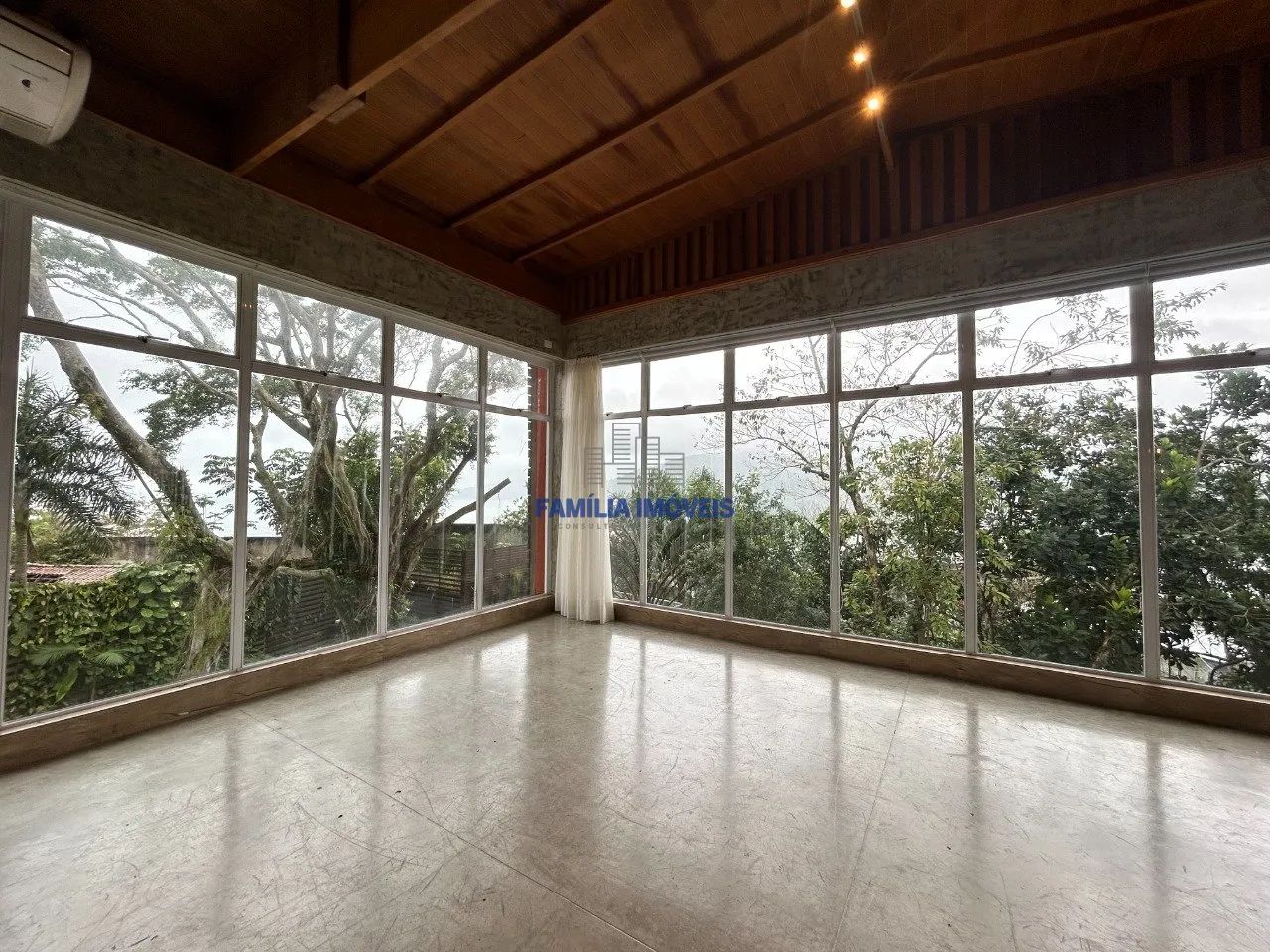 Sala, Terreno, Salão de Eventos à Venda em São Vicente, Ilha Porchat 1.300m²