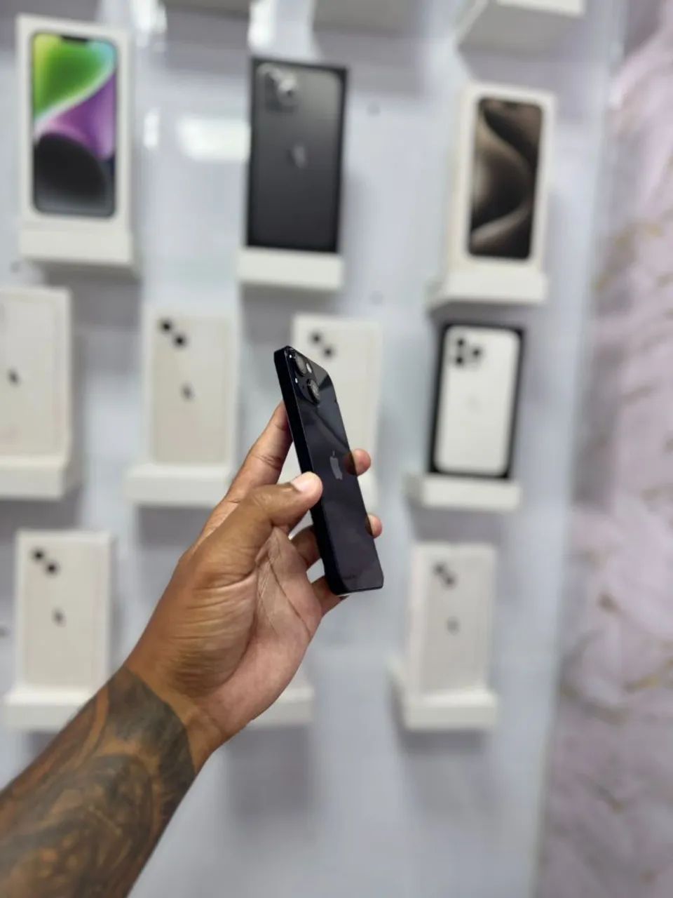 IPHONE 14 PLUS 256GB<br>R$ 3.050,00 - Foto 2