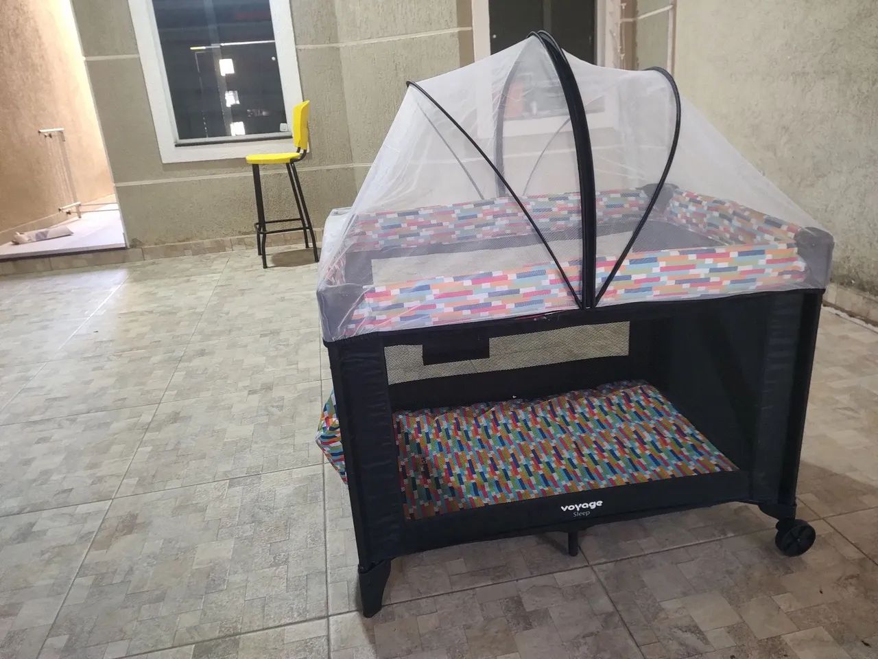 Berço Portátil com Mosquiteiro Voyage - Foto 3