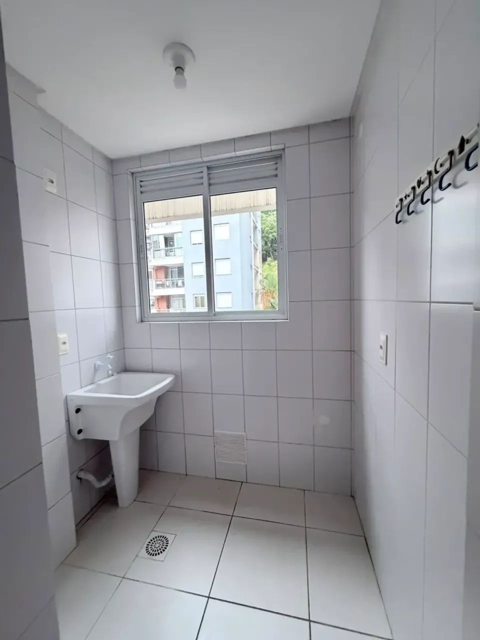 Aluga-se bom apartamento mobiliado de 2 quartos em Forquilhinhas, São José/SC - Foto 5