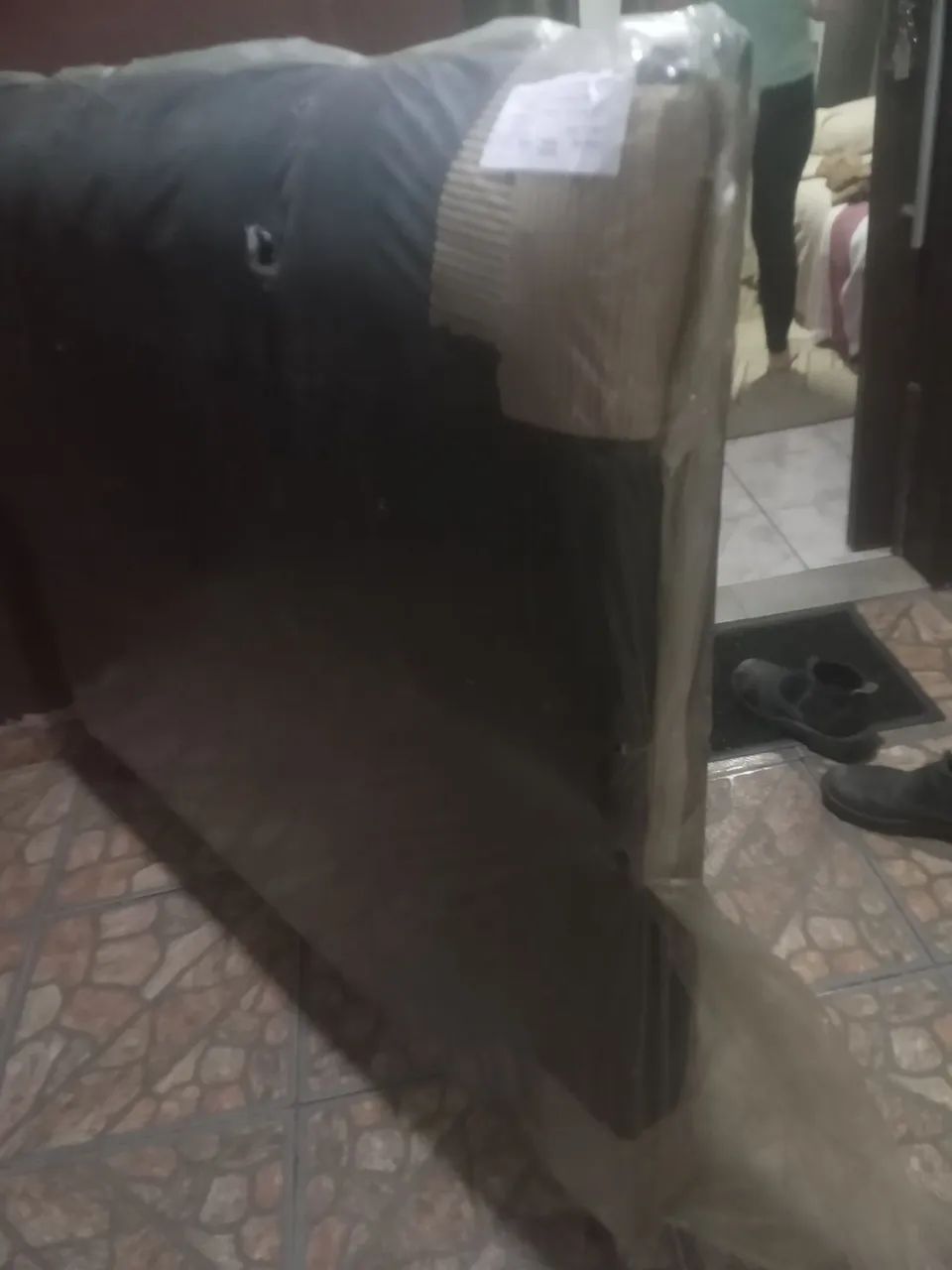 Vendo cabeceira, preta nova nunca foi usada  - Foto 2