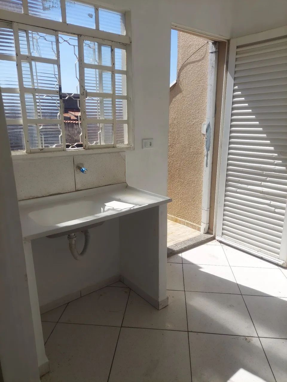 Casa de 02 cômodos e banheiro, com outras casas, no Morada do Sol! - Foto 3