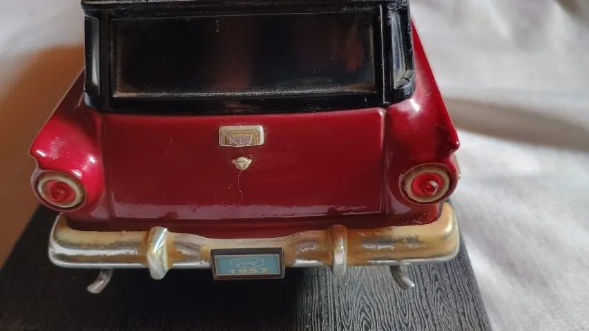 Rara Miniatura 1/18 Ford Courier 1957 Road Legends com Base - Foto 4