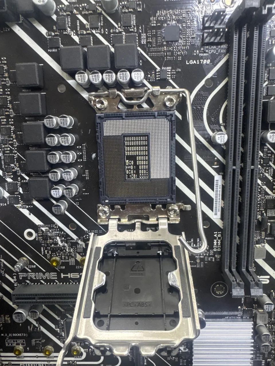 Placa mae asus h610 intermitente - Foto 3
