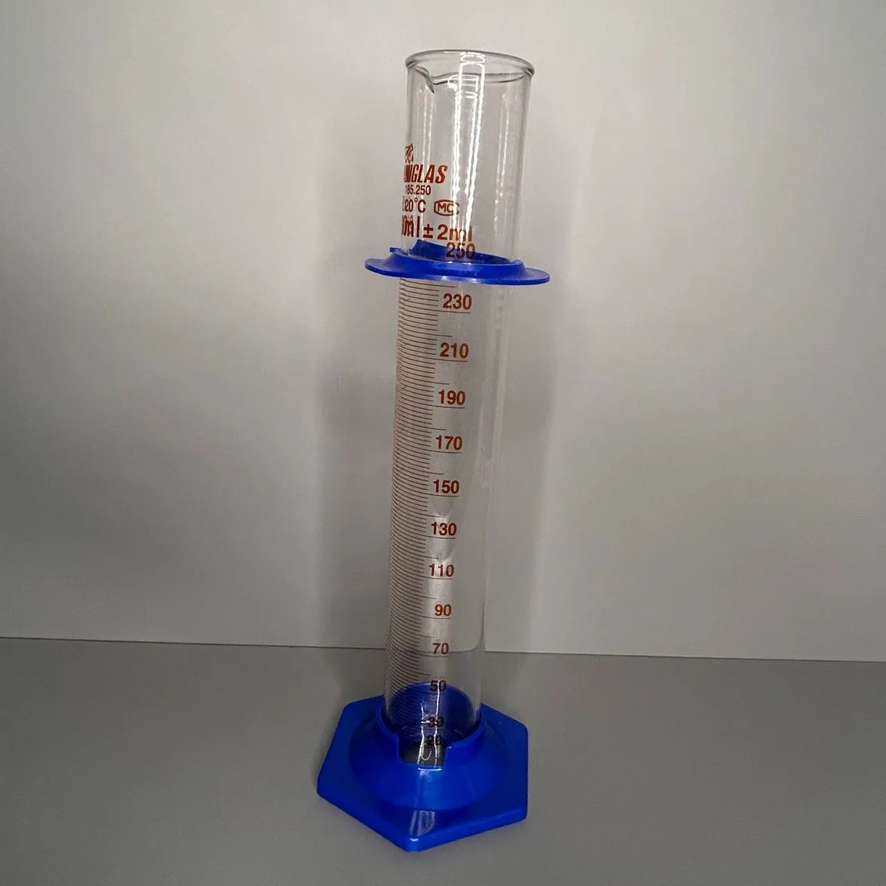 Proveta graduada de vidro 250 ml - Foto 2