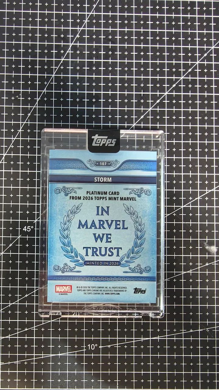 2026 Topps Mint Marvel Storm #107 Platinum Black /10 - 03/10 - Encapsulado Topps - Foto 3