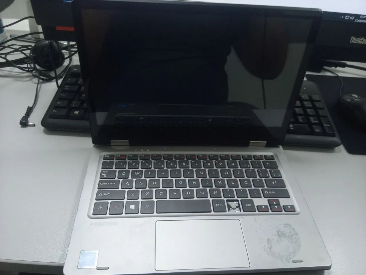Notebook Tablet Positivo com detalhe