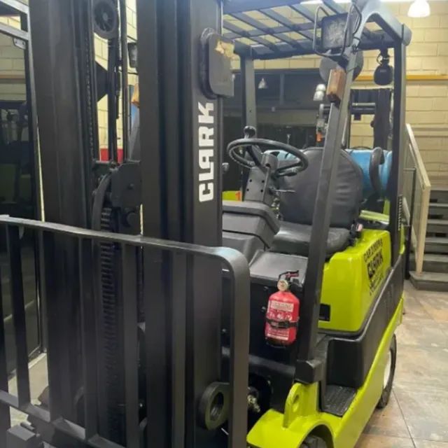 Empilhadeira GLP Clark, C20L, capacidade 2.000Kg Marca Clark | Modelo C20sL. 