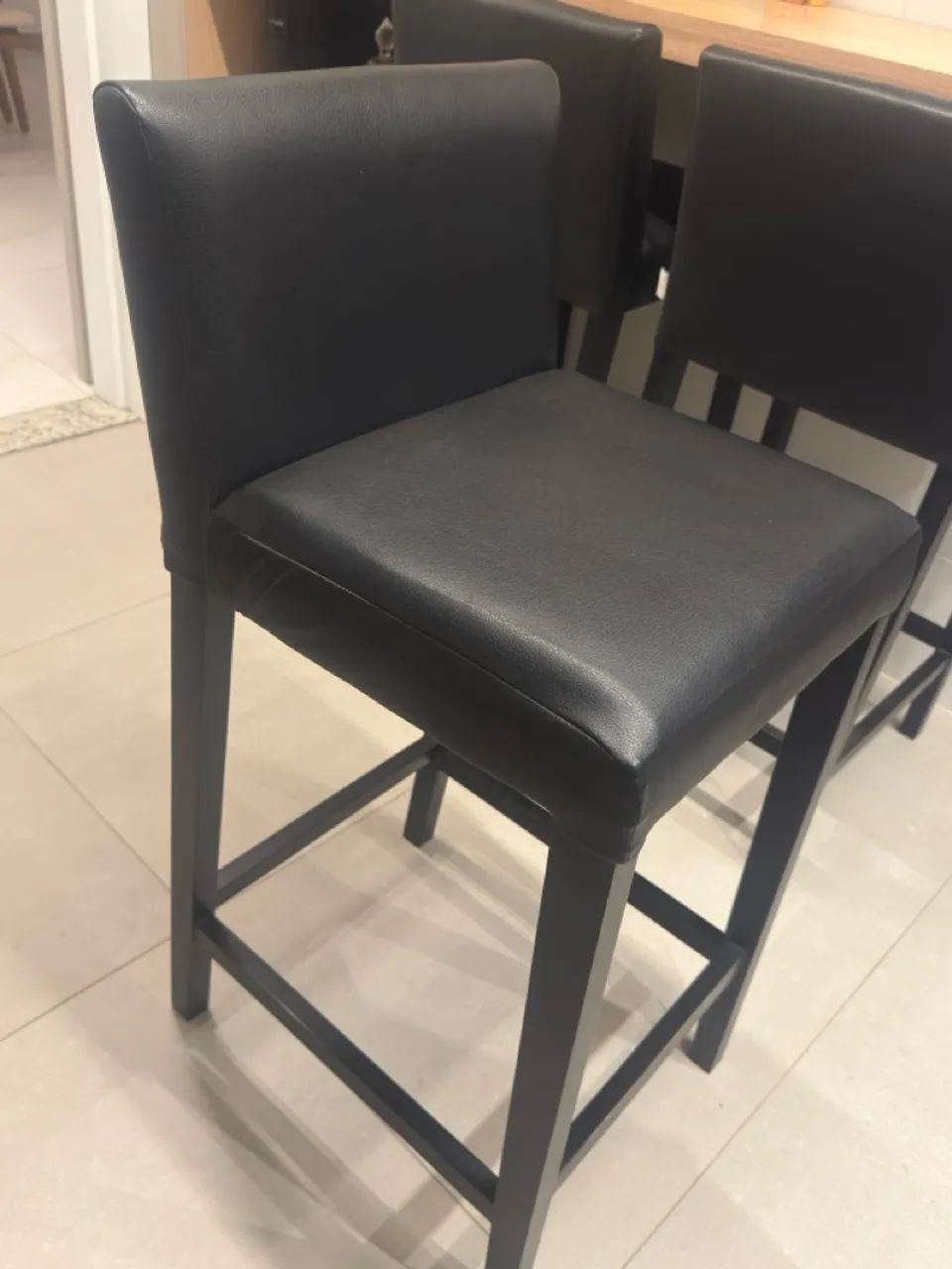 Banqueta de courino preta  - Foto 3