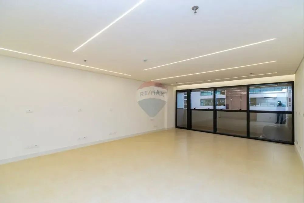Sala Comercial para locação 53m²- Água Verde - Foto 2