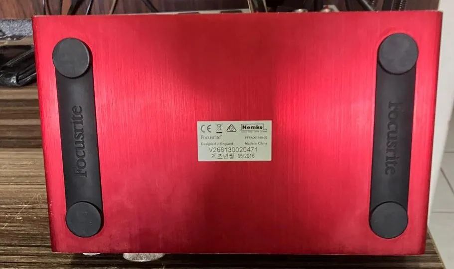 INTERFACE FOCUSRITE 2i4 - 2 gen muito conservada - Foto 4