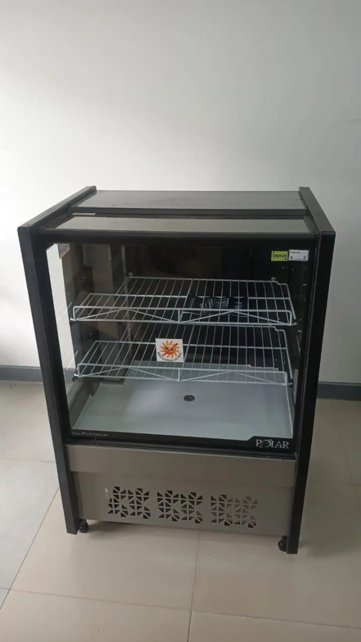VITRINE REFRIGERADA PARA CONFEITARIA MARCA POLAR 80CM NOVA
