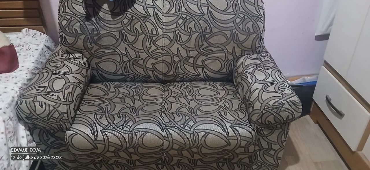 Vendo sofa uma poltrona e dois lugares em ótimo estado - Foto 2