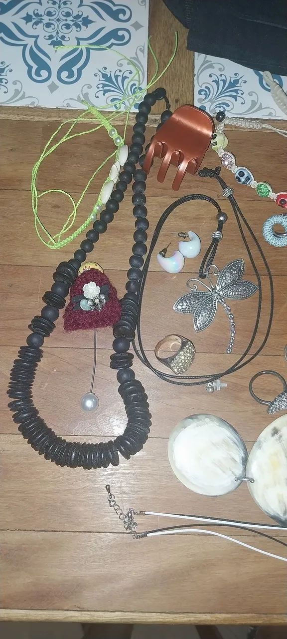 Conjunto de 25 itens de bijou mais uma pochete - Foto 3