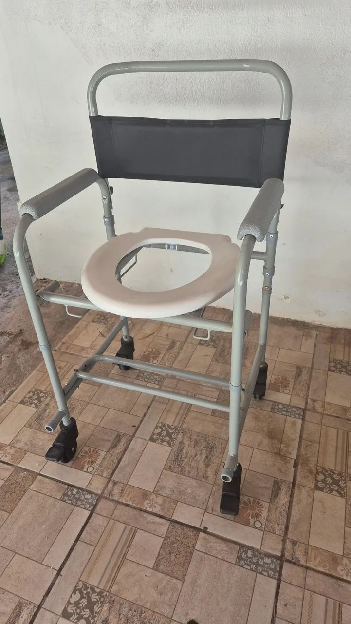 01 Cadeira de rodas e 01 de banho dellamed  - Foto 4