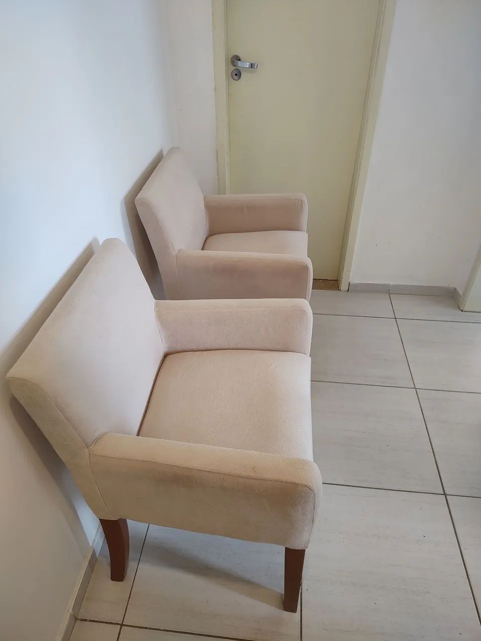 Duas poltronas em madeira maciça - Foto 3