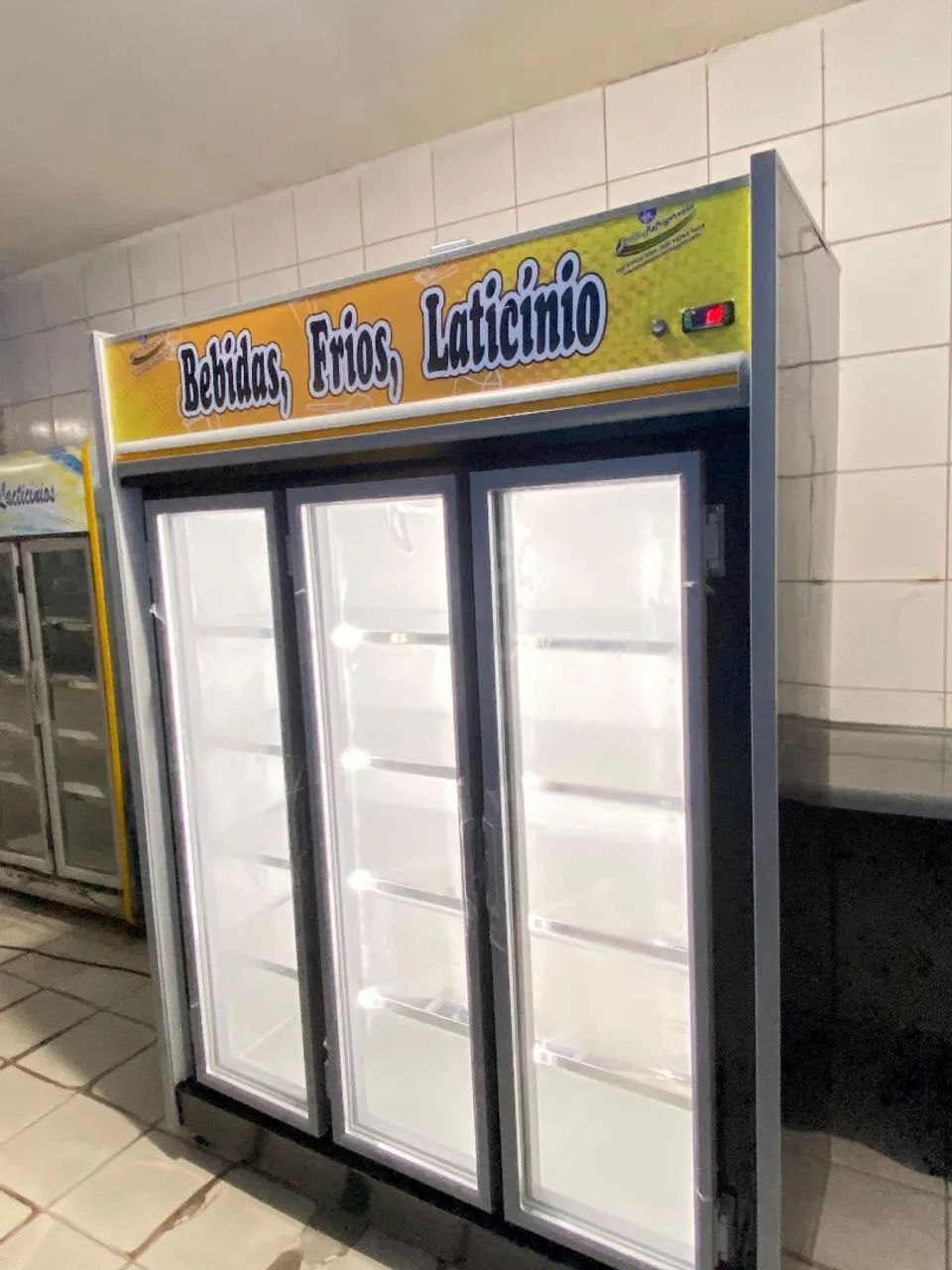 Expositor Auto Serviço 1,50m 03 Portas Novo - Foto 2