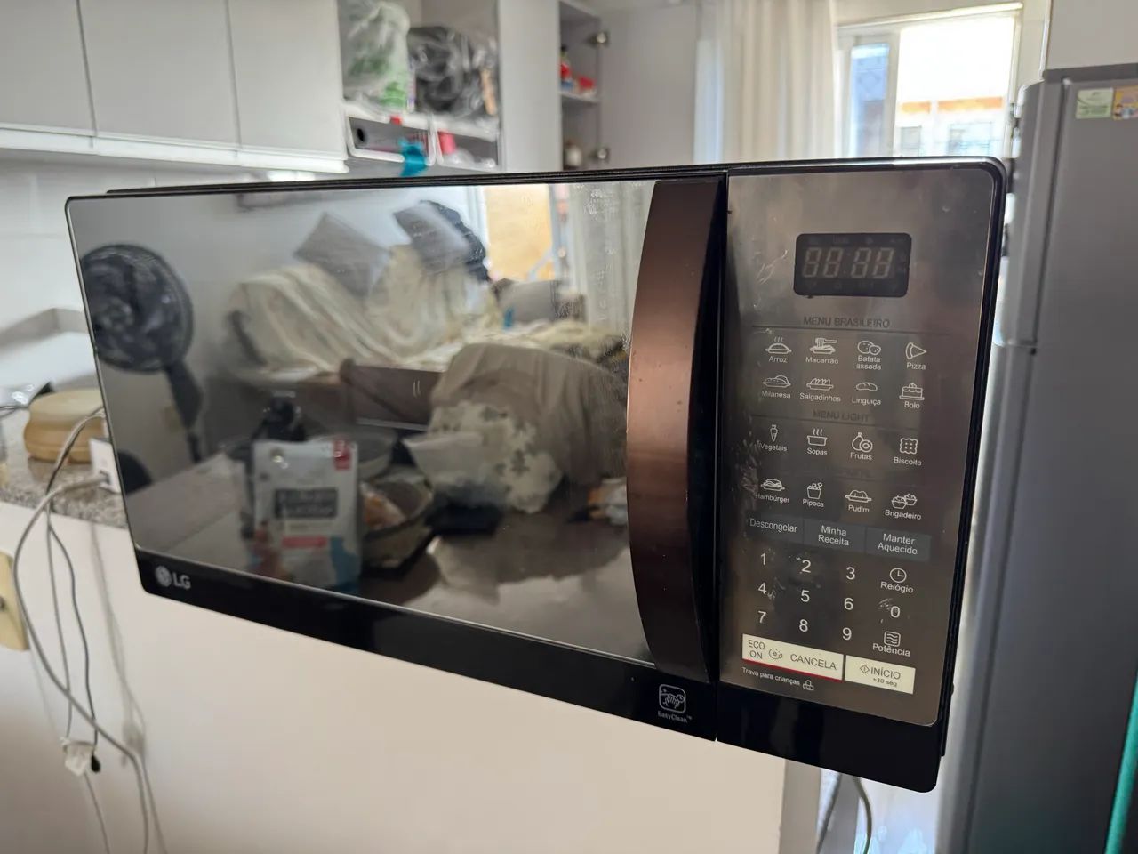Vendo Microondas LG 30 L com defeito - Foto 4