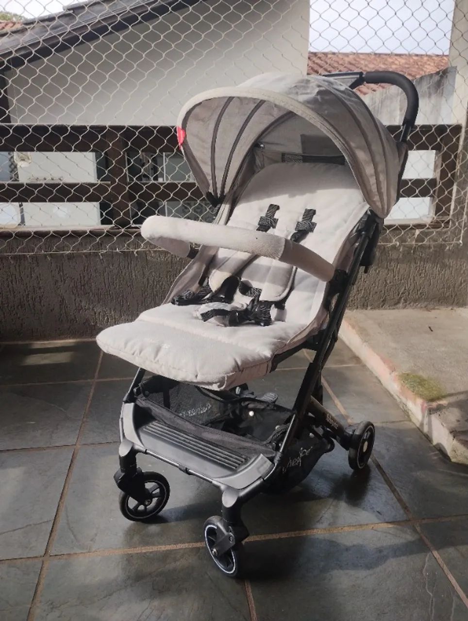 Carrinho de bebê com bebê conforto  - Foto 5