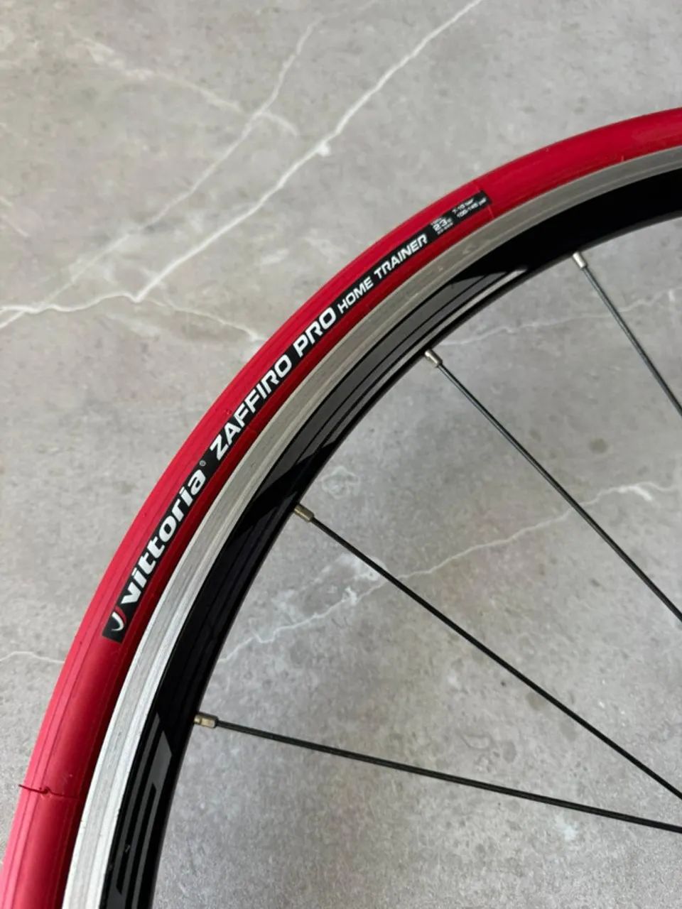 Roda para Bicicleta(Traseira Shimano RS 010) + Pneu Vittoria para treino no rolo 700x23 - Foto 5
