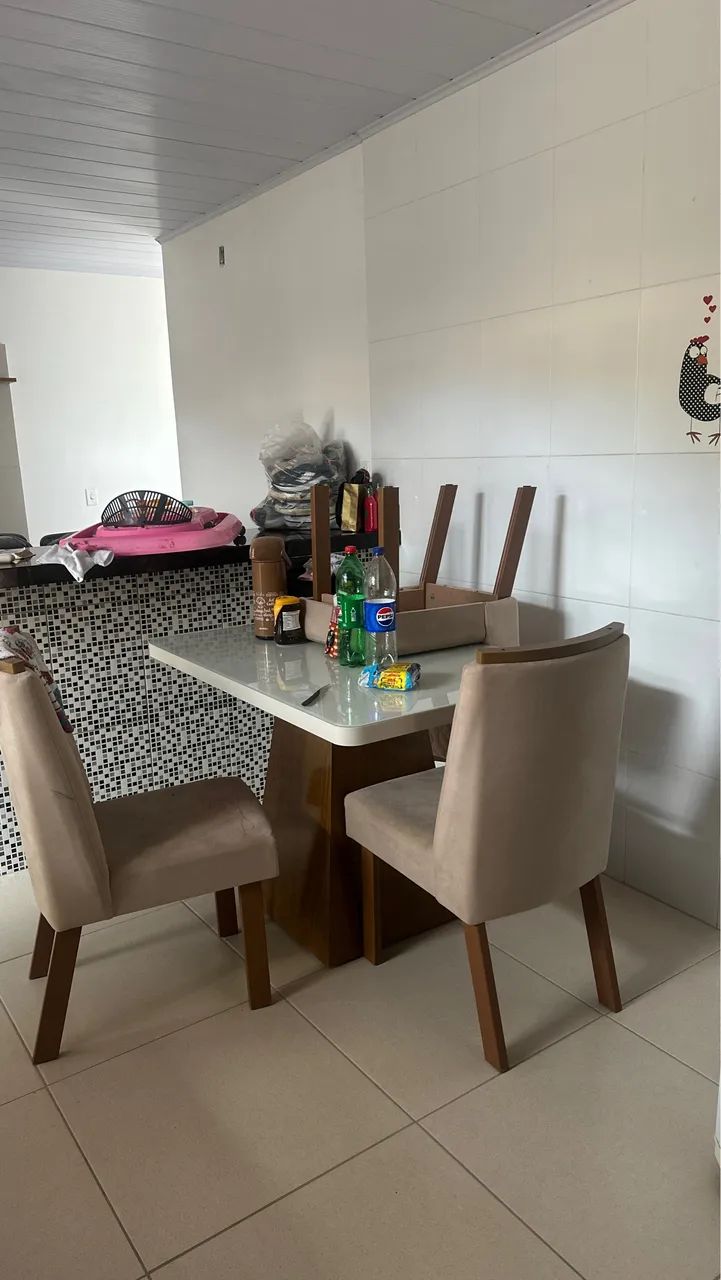 Vende se mesa 4 cadeiras 