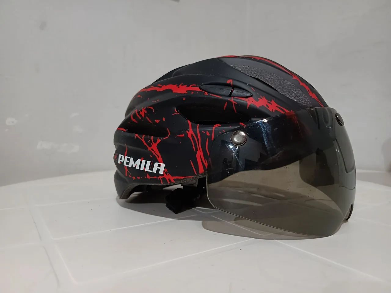 Capacete com viseira removível seminovo