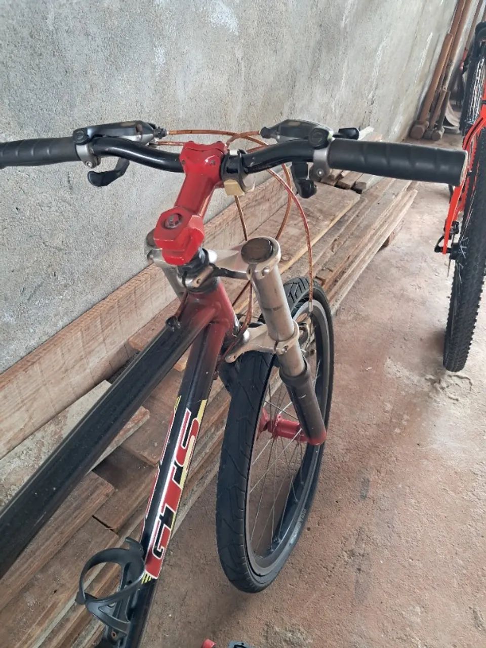 Bicicleta usada- necessita de pequeno reparo