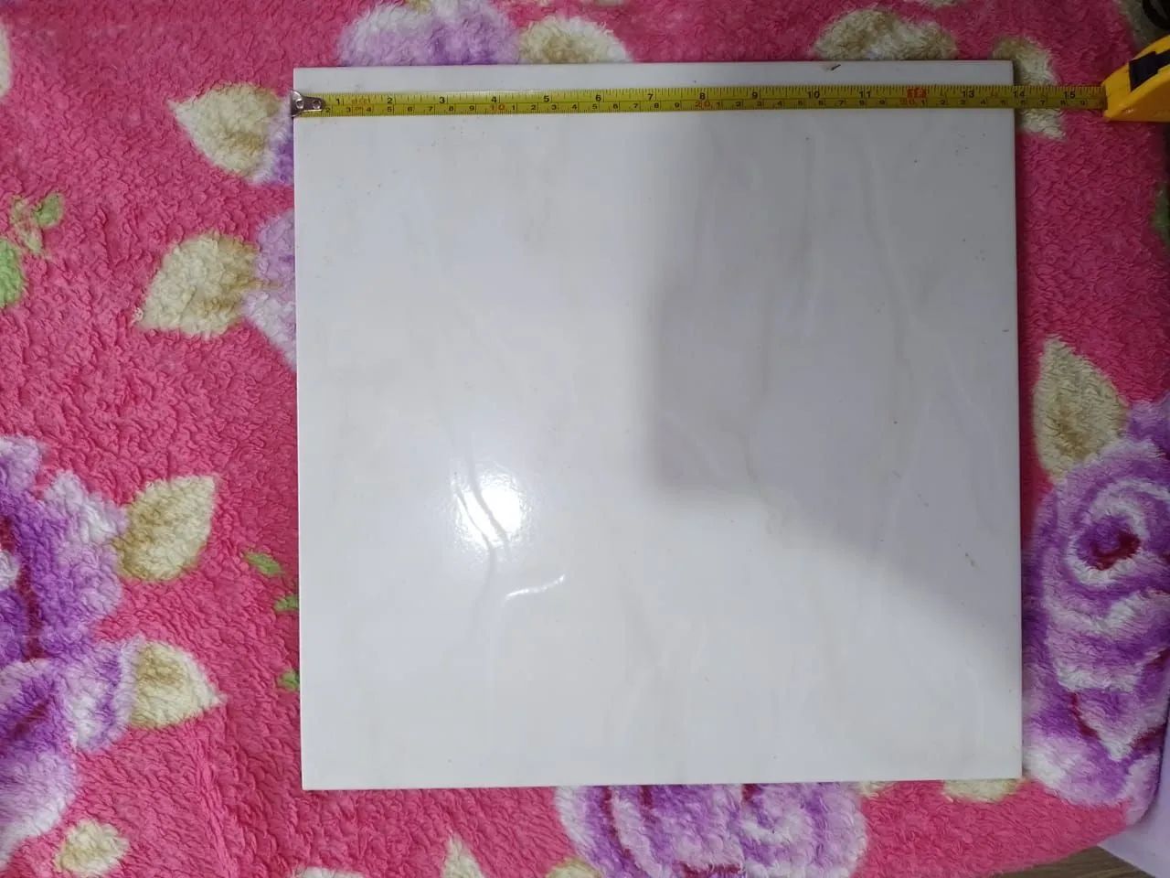 Piso branco liso 