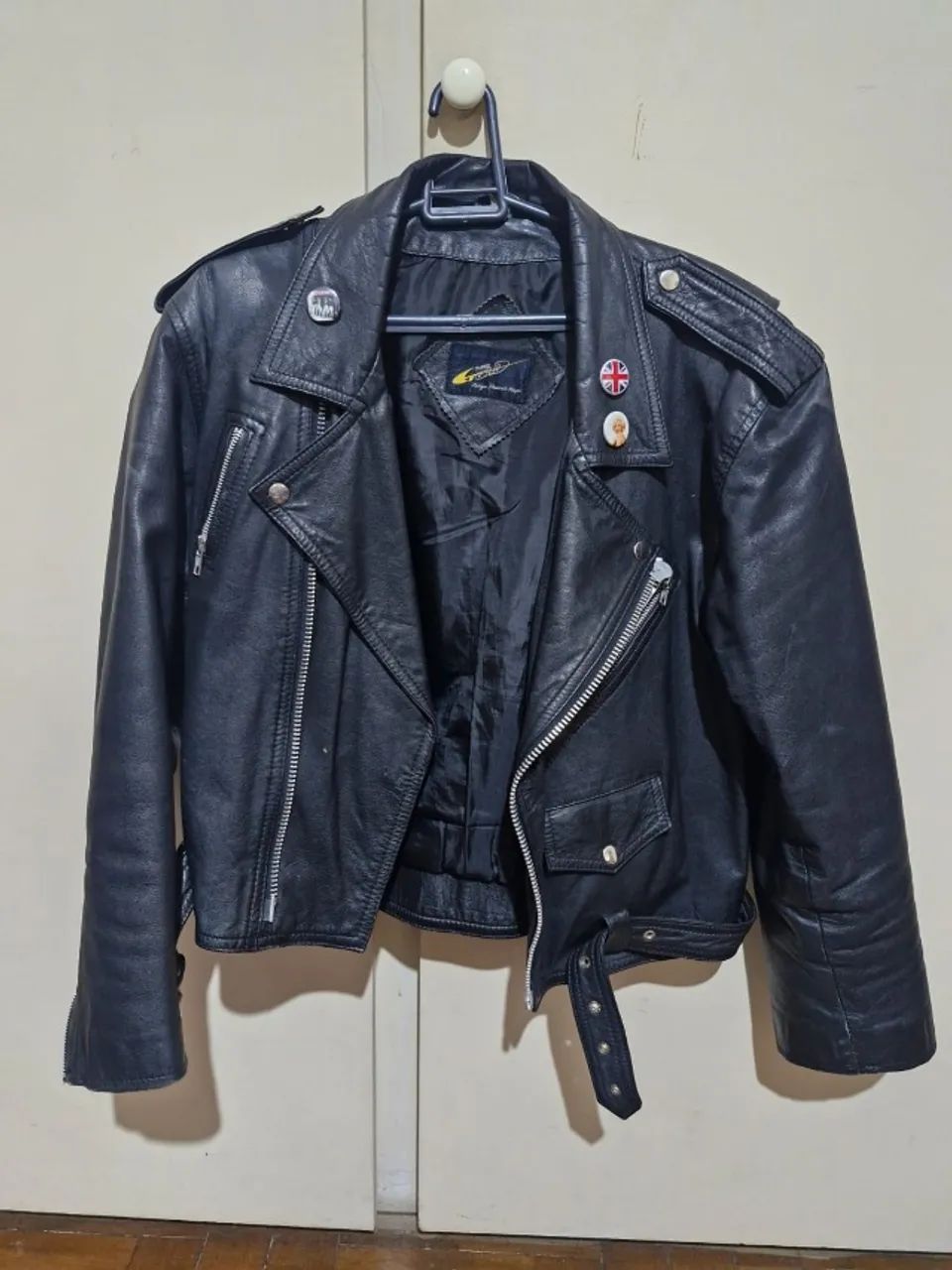 Jaqueta de Couro Customizada (Ramones) Usada