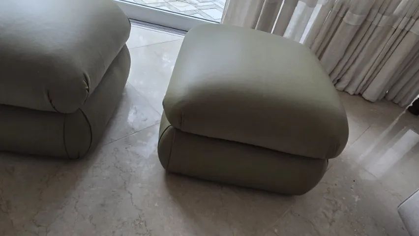 Dois puffs de couro ecologico em excelente estado  - Foto 2