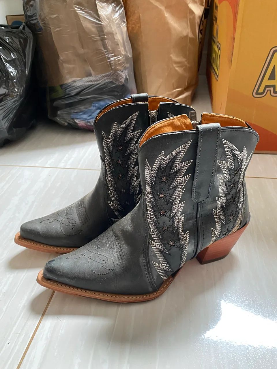 Bota feminina goyazes  - Foto 2