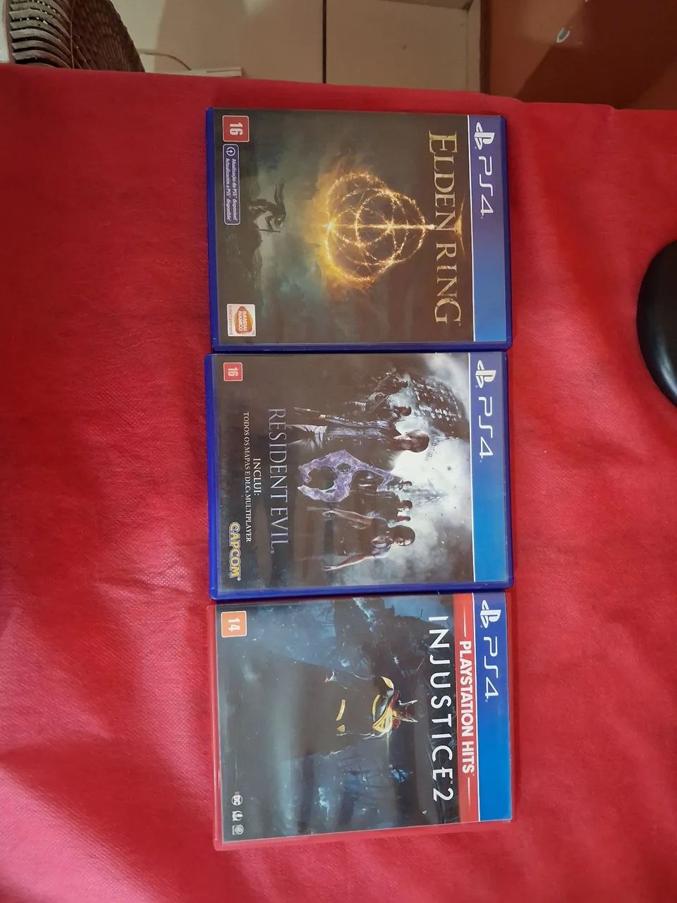 Ps4 semi novo com 2 controles 3 jogos mídia física e carregador dos controles  - Foto 3